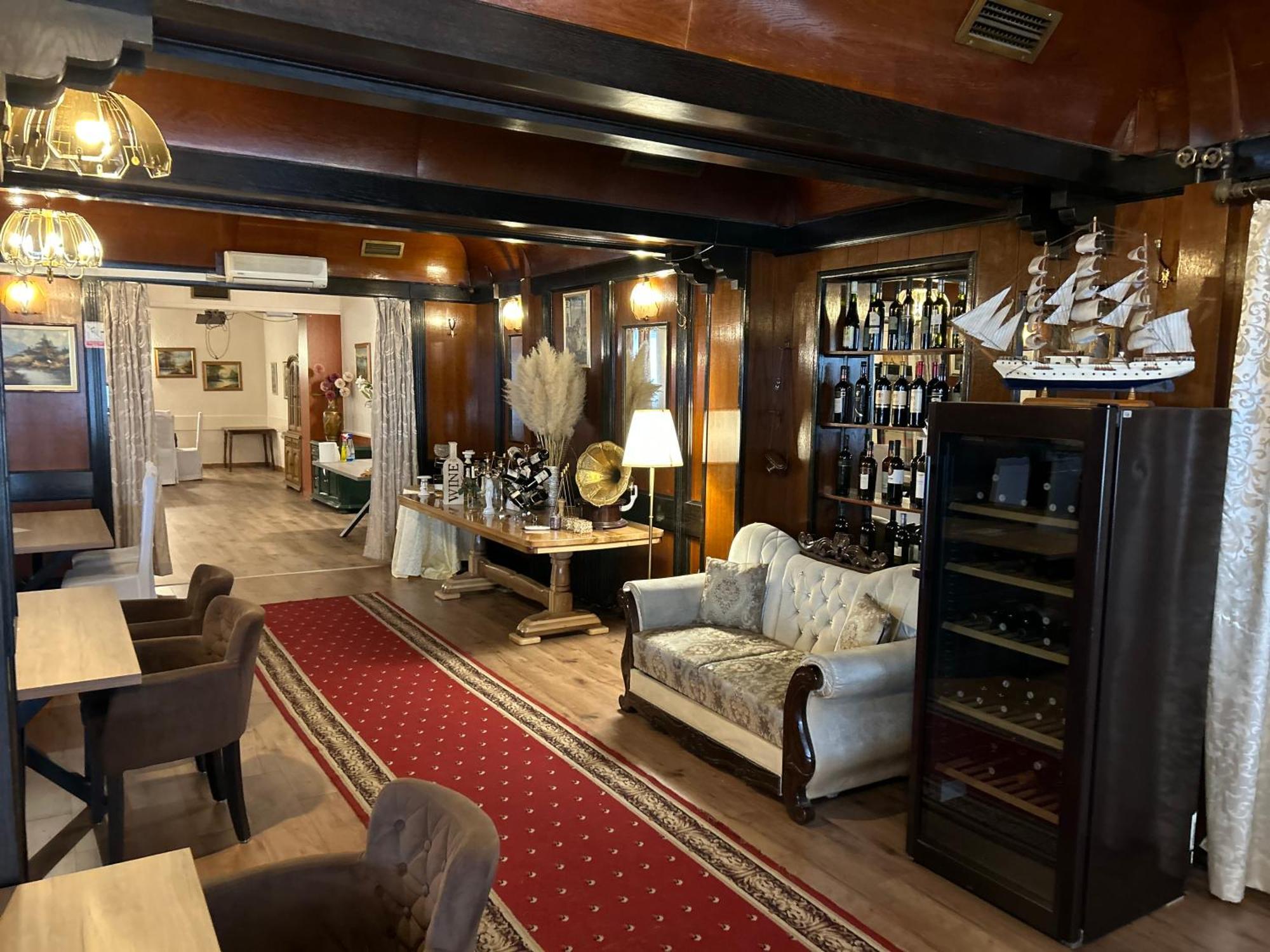 Hotel Martini Zagreb Hotel And Restaurant Сесвете Экстерьер фото