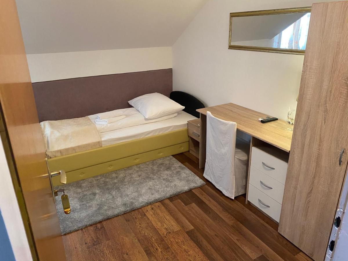 Hotel Martini Zagreb Hotel And Restaurant Сесвете Экстерьер фото