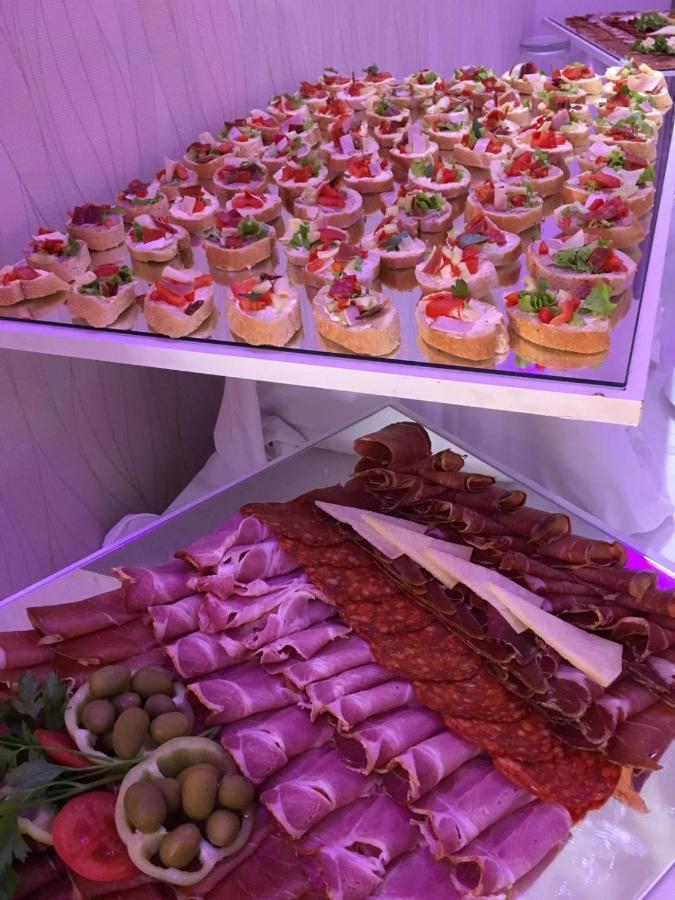 Hotel Martini Zagreb Hotel And Restaurant Сесвете Экстерьер фото